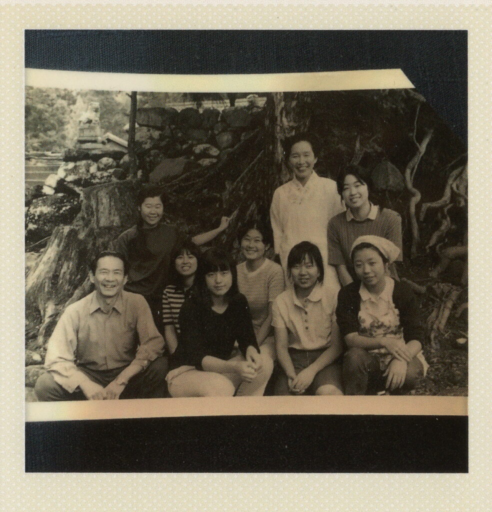 Rikizo Munehiro, his wife Tokiko and apprentices